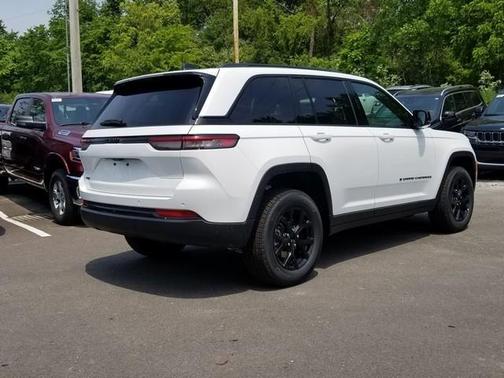 2025 Jeep Grand Cherokee Laredo