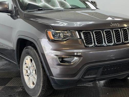 Granite Crystal Clearcoat Metallic 2019 Jeep Grand Cherokee Laredo E