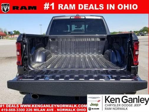 Granite Crystal Clearcoat Metallic 2026 RAM 1500 Big Horn/Lone Star