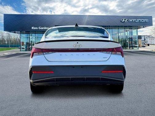 2025 Hyundai ELANTRA HEV SEL Sport