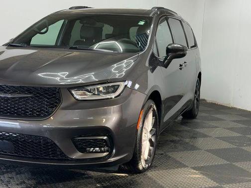 2021 Chrysler Pacifica Touring-L