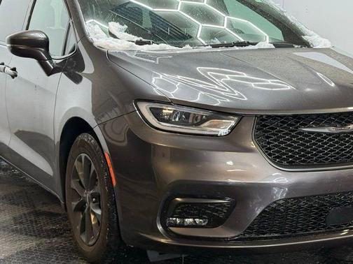 2021 Chrysler Pacifica Touring-L
