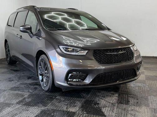 2021 Chrysler Pacifica Touring-L