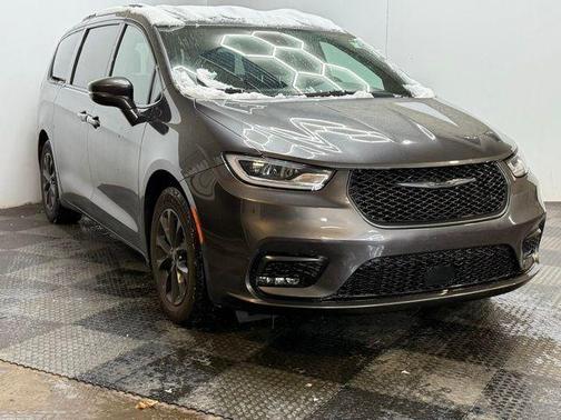 2021 Chrysler Pacifica Touring-L