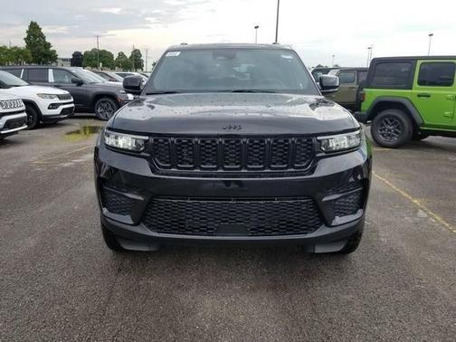 2025 Jeep Grand Cherokee Laredo
