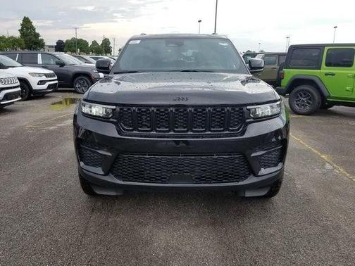 2025 Jeep Grand Cherokee Laredo