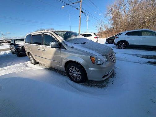 2014 Chrysler Town & Country Touring-L