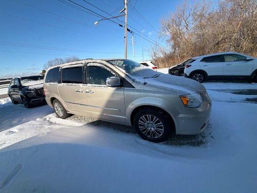 2014 Chrysler Town & Country Touring-L