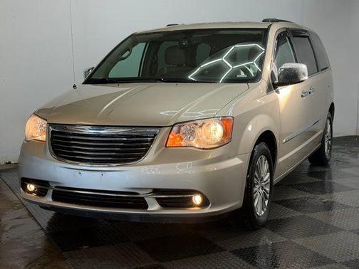 2014 Chrysler Town & Country Touring-L
