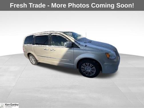 2014 Chrysler Town & Country Touring-L