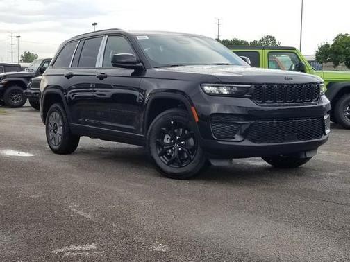 2025 Jeep Grand Cherokee Laredo