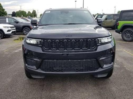 2025 Jeep Grand Cherokee Laredo
