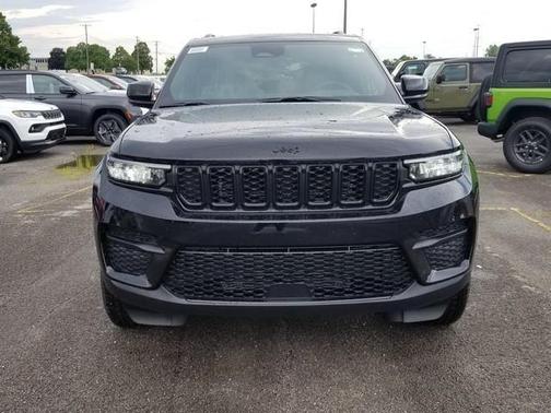2025 Jeep Grand Cherokee Laredo