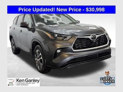 Magnetic Gray Metallic 2023 Toyota Highlander XLE