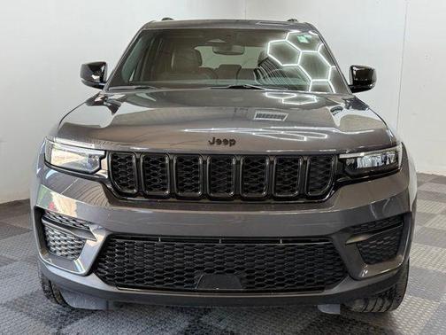 2022 Jeep Grand Cherokee Altitude