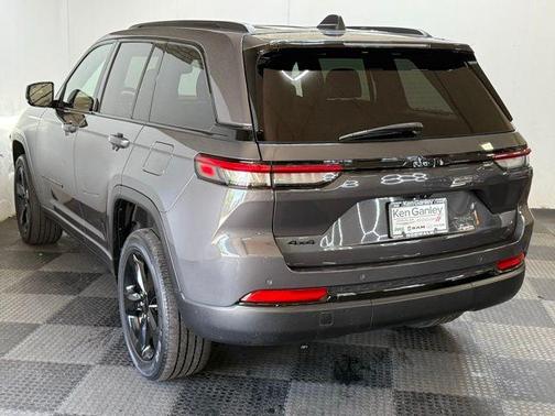 2022 Jeep Grand Cherokee Altitude