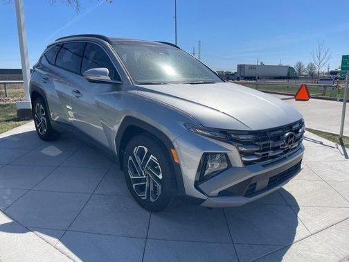 Shimmering Silver 2025 Hyundai TUCSON Limited