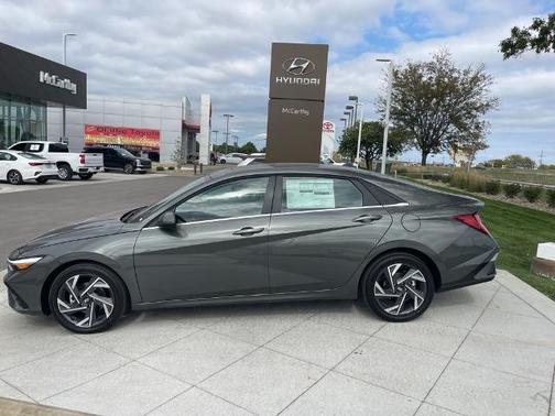 2025 Hyundai ELANTRA Limited