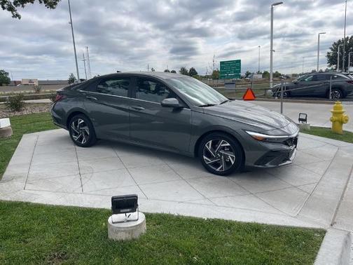 2025 Hyundai ELANTRA Limited