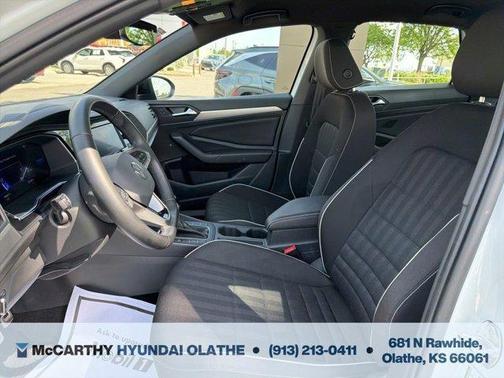 Pure White 2023 Volkswagen Jetta 1.5T Sport