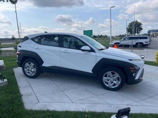 2025 Hyundai KONA SE