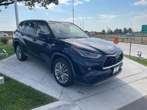 2022 Toyota Highlander Platinum
