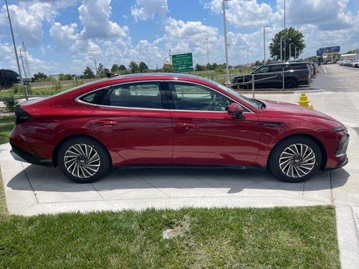 2025 Hyundai SONATA Hybrid Limited