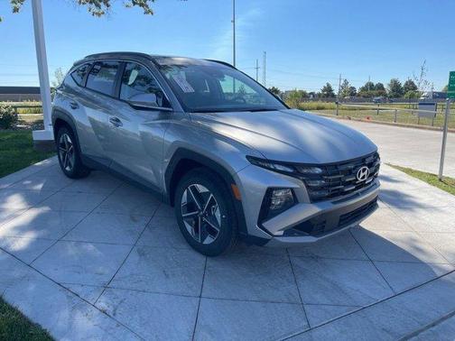 Shimmering Silver 2025 Hyundai TUCSON SEL Convenience