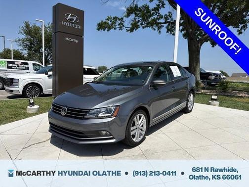 Platinum Gray Metallic 2017 Volkswagen Jetta 1.8T SEL Premium