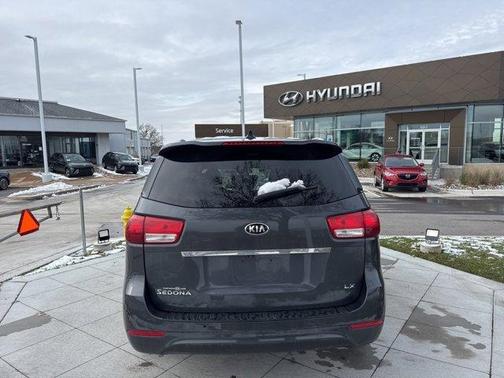 2017 Kia Sedona LX