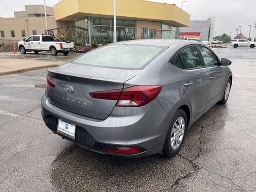 2019 Hyundai ELANTRA SE
