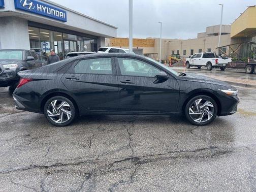 2025 Hyundai ELANTRA HEV SEL