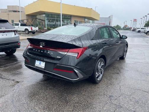 2025 Hyundai ELANTRA HEV SEL