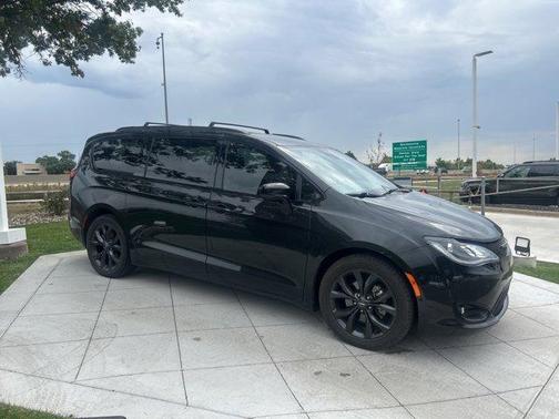 2020 Chrysler Pacifica Touring-L Plus