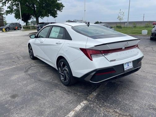 2025 Hyundai ELANTRA HEV SEL