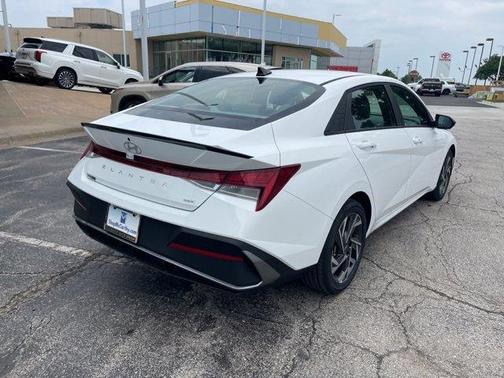 2025 Hyundai ELANTRA HEV SEL