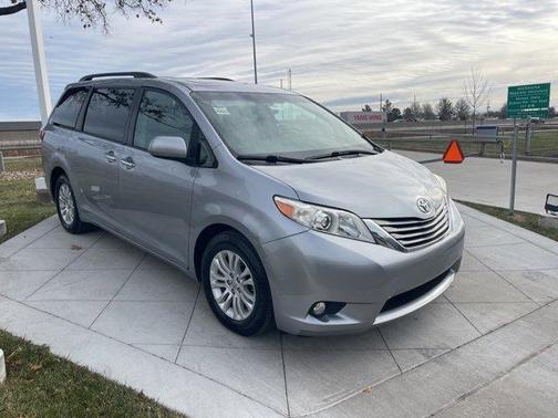 2017 Toyota Sienna XLE