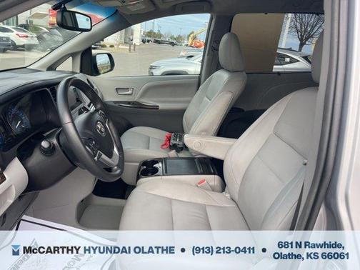 2017 Toyota Sienna XLE