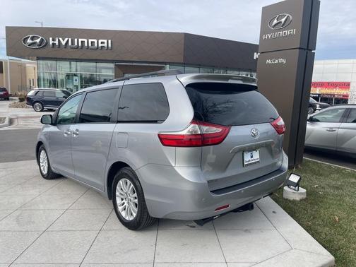 2017 Toyota Sienna XLE
