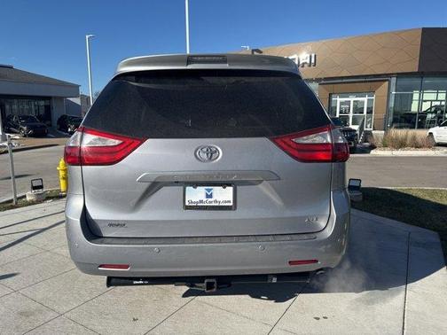 2017 Toyota Sienna XLE