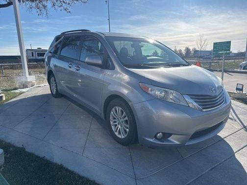 2017 Toyota Sienna XLE