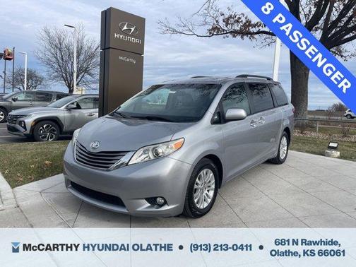 2017 Toyota Sienna XLE