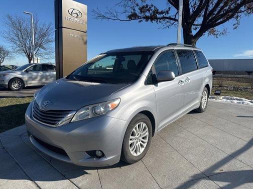 2017 Toyota Sienna XLE