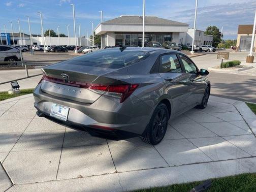 2022 Hyundai ELANTRA SEL