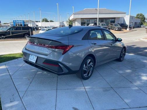 2025 Hyundai ELANTRA HEV SEL
