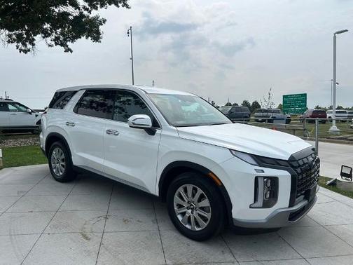 White 2023 Hyundai PALISADE SE