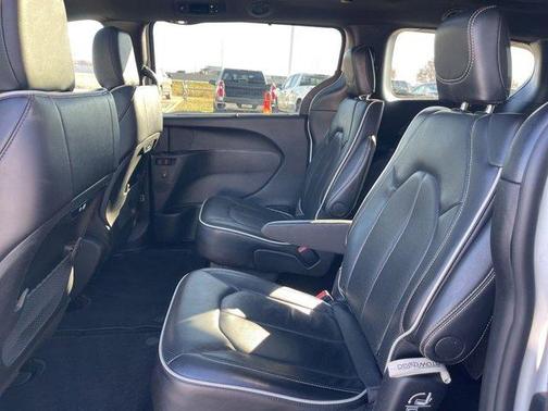 Bright White Clearcoat 2025 Chrysler Pacifica Limited