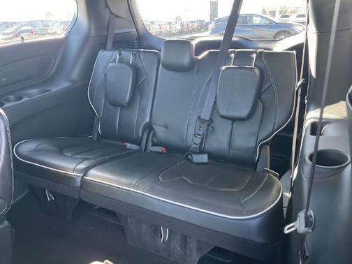 Bright White Clearcoat 2025 Chrysler Pacifica Limited