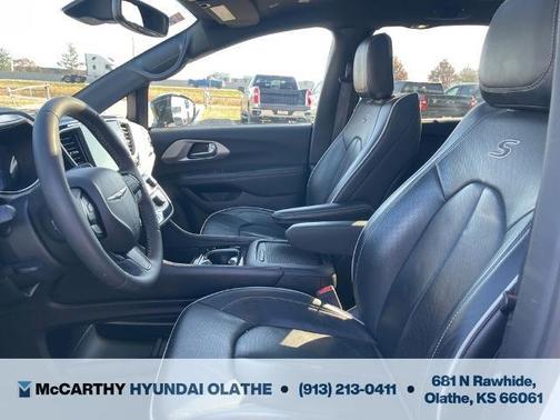 Bright White Clearcoat 2025 Chrysler Pacifica Limited