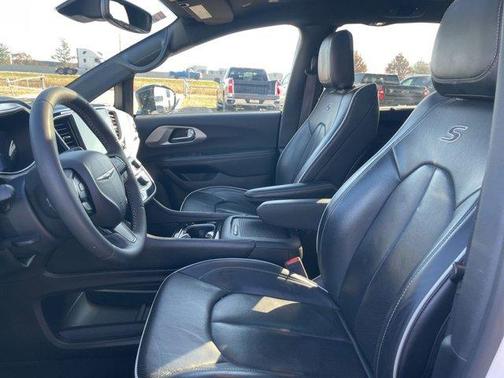 Bright White Clearcoat 2025 Chrysler Pacifica Limited